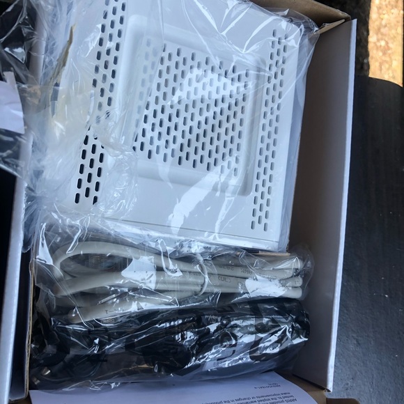 ARRIS SURFboard 1 Gbps SB6190 White Cable Modem DOCSIS 3.0 32 x 8 Gigabit - Picture 7 of 9